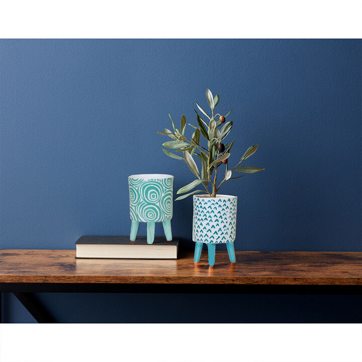 Decorative Pot with Legs for Stylish Indoor and Outdoor Plant Display