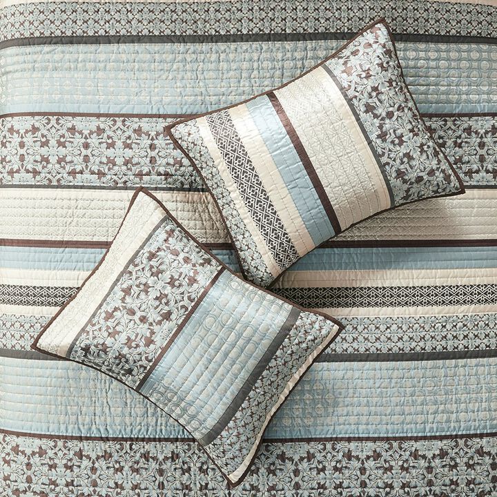 Gracie Mills Irmgard 5-Piece Reversible Jacquard Quilt Set with Throw Pillows