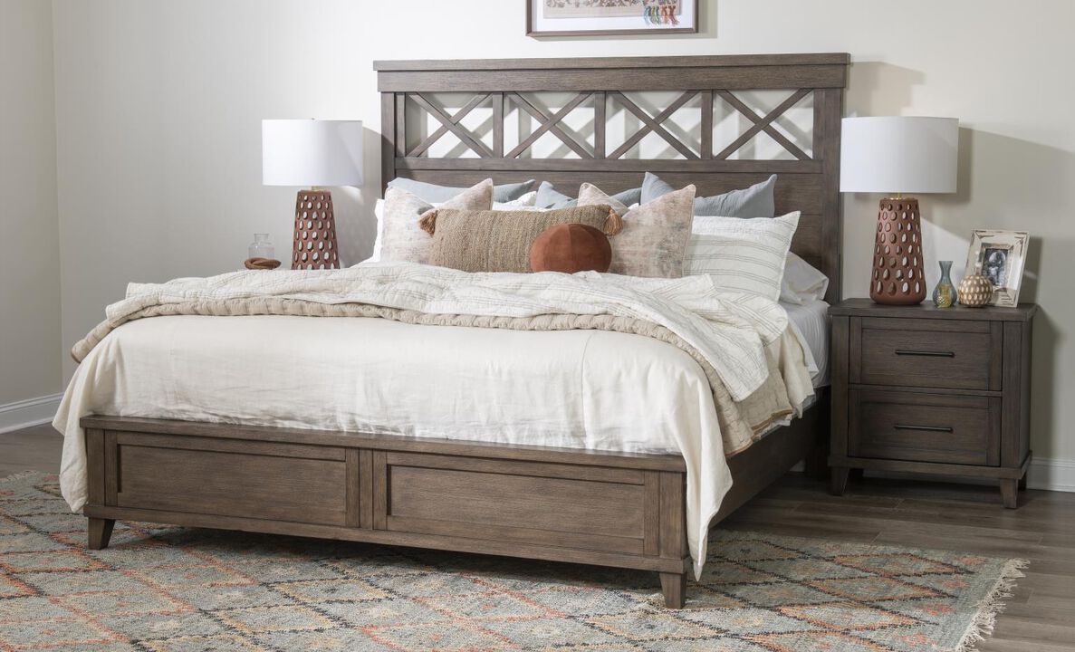 XXX's and OOO's Panel Queen Bed w/ Storage