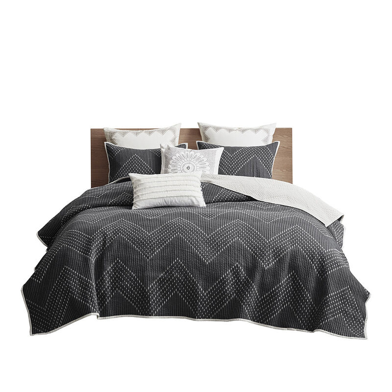 Gracie Mills Huber 3-Piece Embroidered Cotton Quilt Set