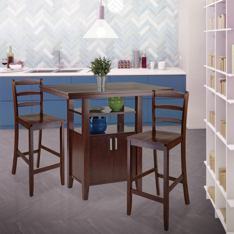 Winsome Albany, Walnut