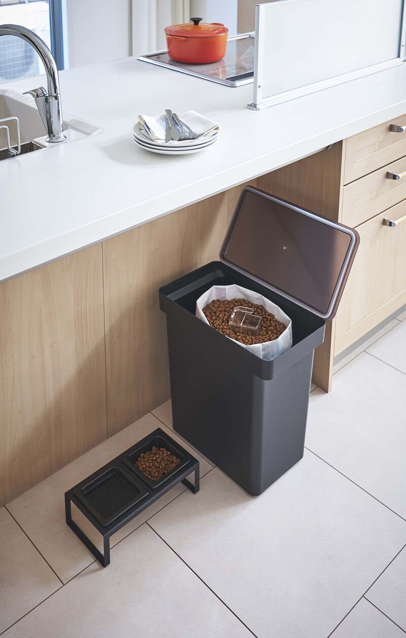 Rolling Airtight Pet Food Container (25 lbs.)
