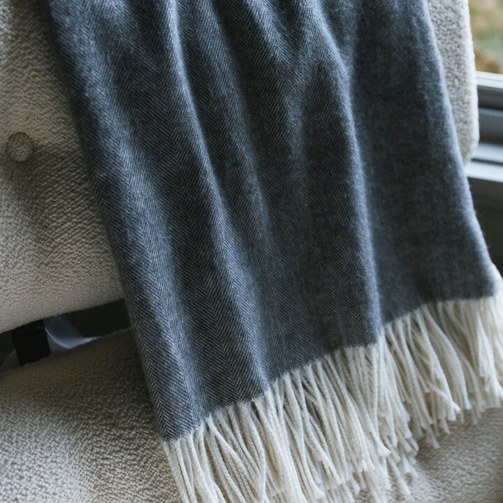 Bamboo Herringbone Tassel Throw