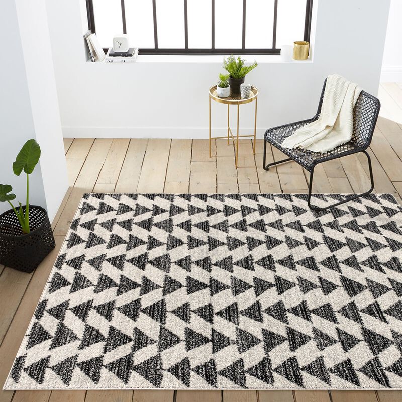 Aisha Moroccan Triangle Geometric Area Rug