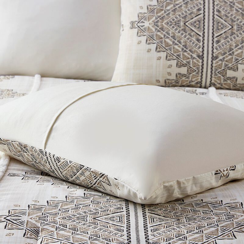 Gracie Mills Modern Geometric Print 4-Piece Microfiber Duvet Cover Set with Throw Pillow