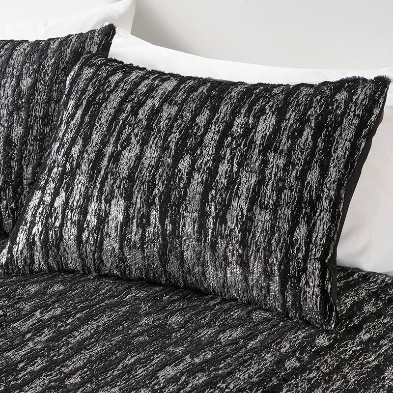 Gracie Mills Maelona Metallic Print Faux Fur Duvet Cover Set