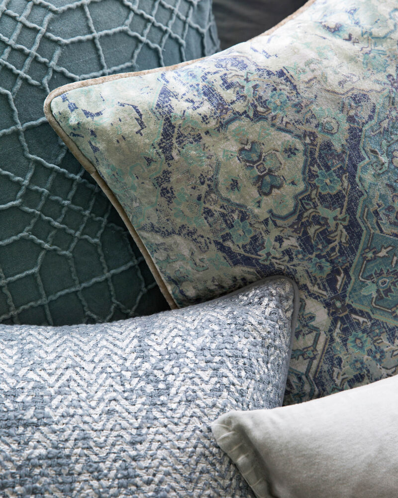 P0567 Grey 18"x18" Pillow