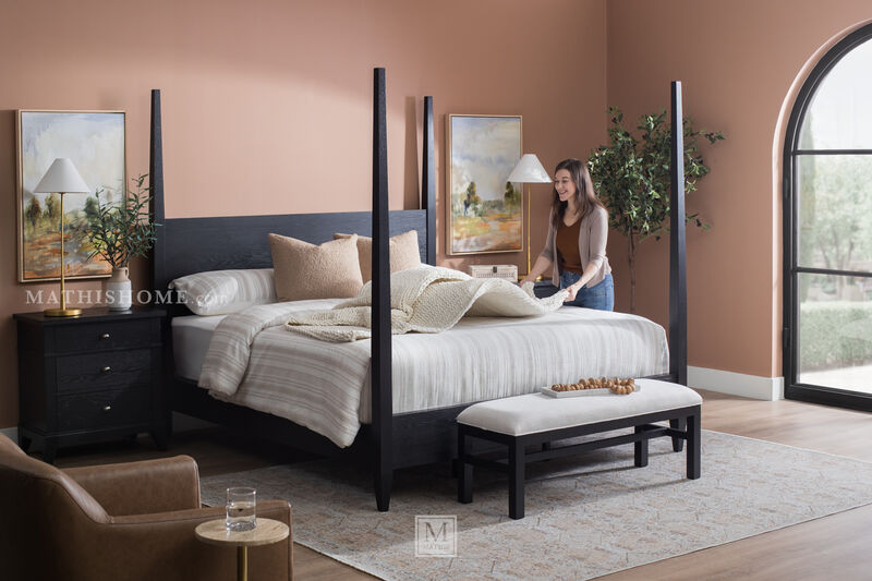 Traditions Queen Poster Bed