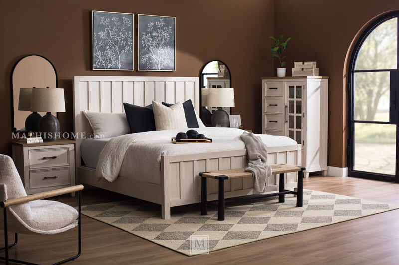 Shaybrock King Panel Bed