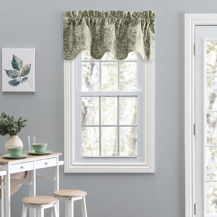 Ellis Curtain Lexington Leaf Pattern on Colored Ground Scallop Valance