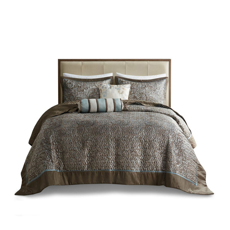 Gracie Mills Thornton 5-Piece Reversible Jacquard Bedspread Set with Throw Pillows