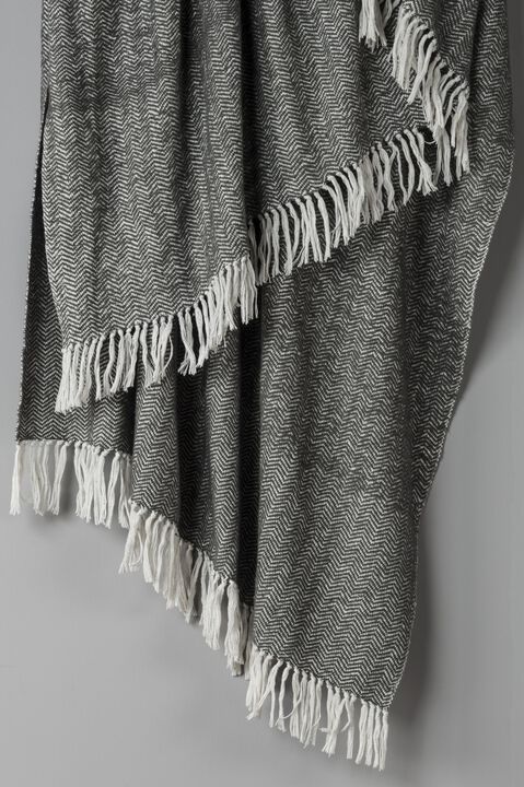 Black/Natural 50" x 60" Throw Blanket