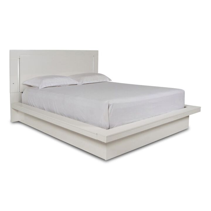 New Classic Furniture Furniture Sapphire 5/0 Solid Wood Queen Bed in White