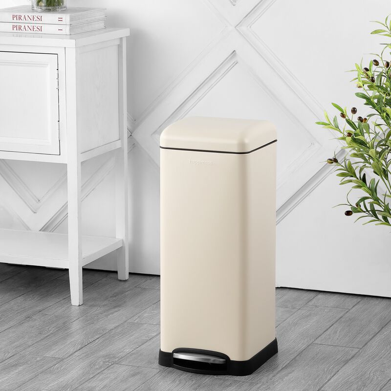 Betty Retro Step-Open Trash Can with Liners