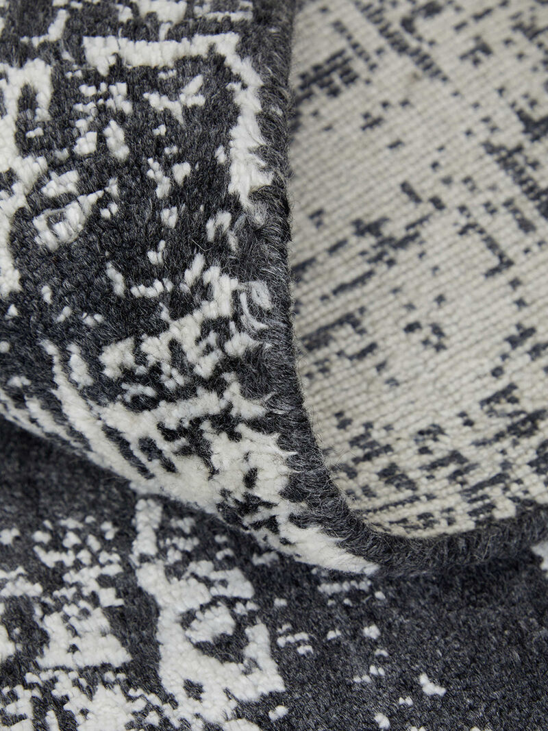 Coda 8929F 3'6" x 5'6" Black/White Rug