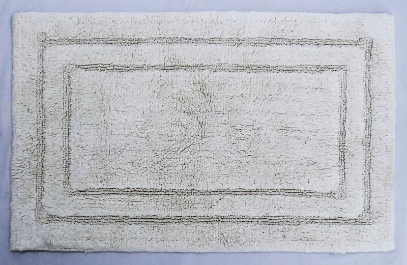 Ivory Tuffted Bathroom Rug 20"x32"