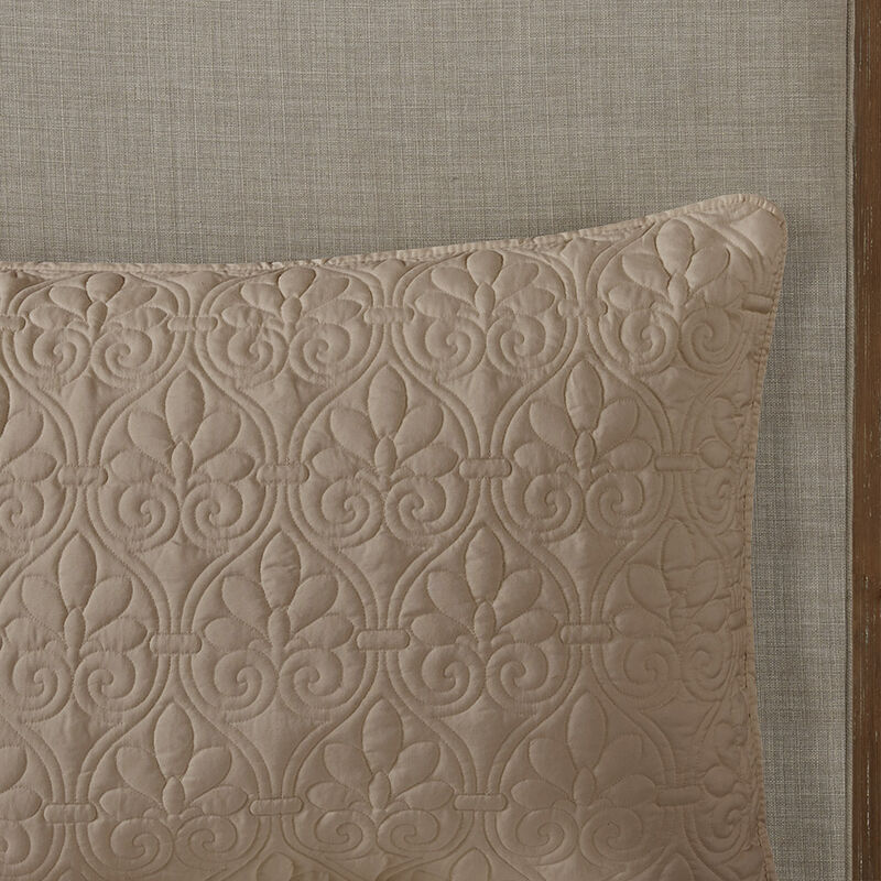 Gracie Mills Sandy 3 Piece Split Corner Classic Pleated Quilted Bedspread Set