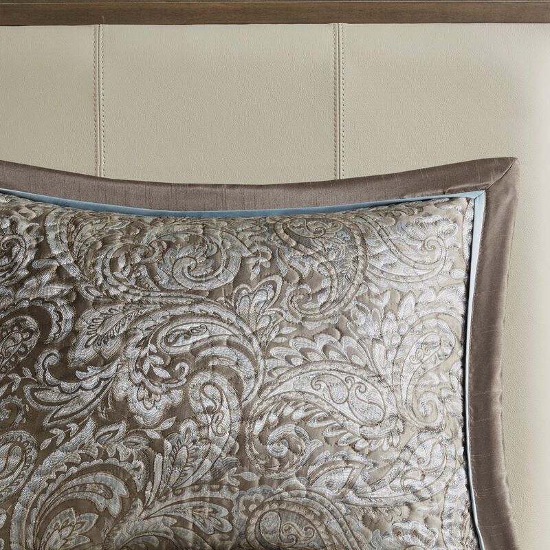 Gracie Mills Thornton 5-Piece Reversible Jacquard Bedspread Set with Throw Pillows
