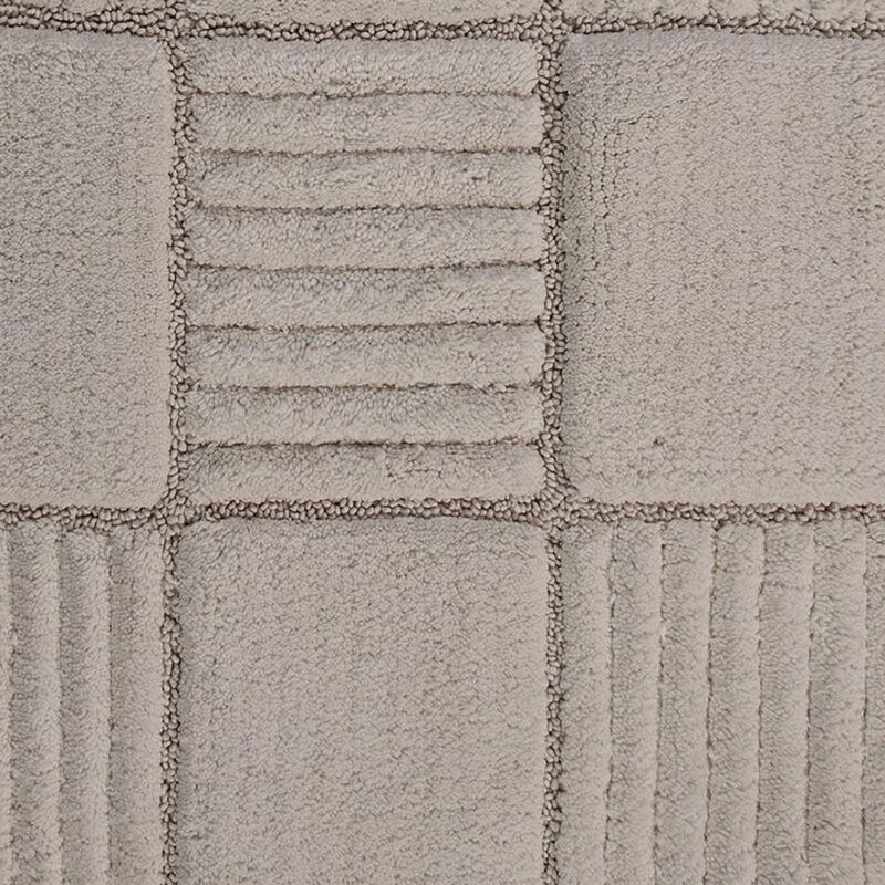 Knightsbridge Chakkar Board 220 GSF Non Skid Back Bath Rug 17 x 24 - Ivory