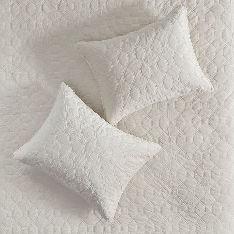 Gracie Mills Gayle 3-Piece Casual Geometric Velvet Quilt Set