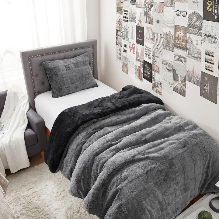 Chunky Bunny Crossing - Coma Inducer� Oversized Comforter Set