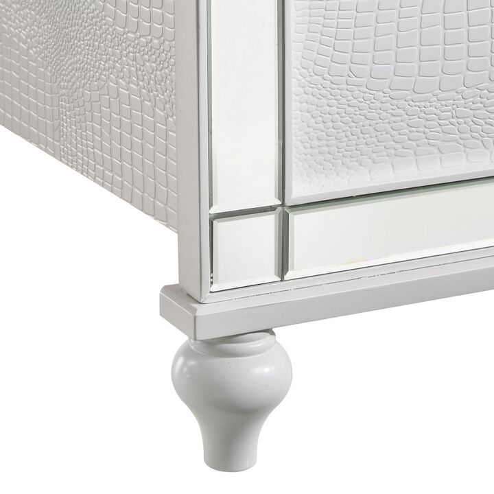 New Classic Furniture Furniture Valentine Solid Wood King Size Lighted Bed in White