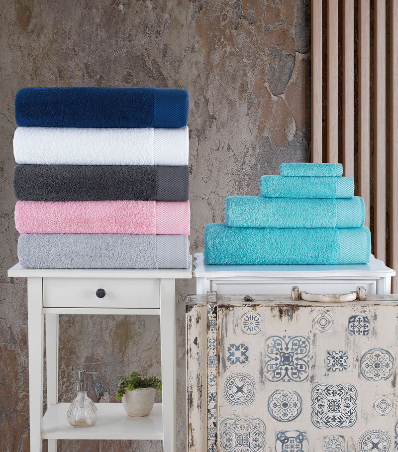 Brooks Brothers Solid Signature Wash Towel