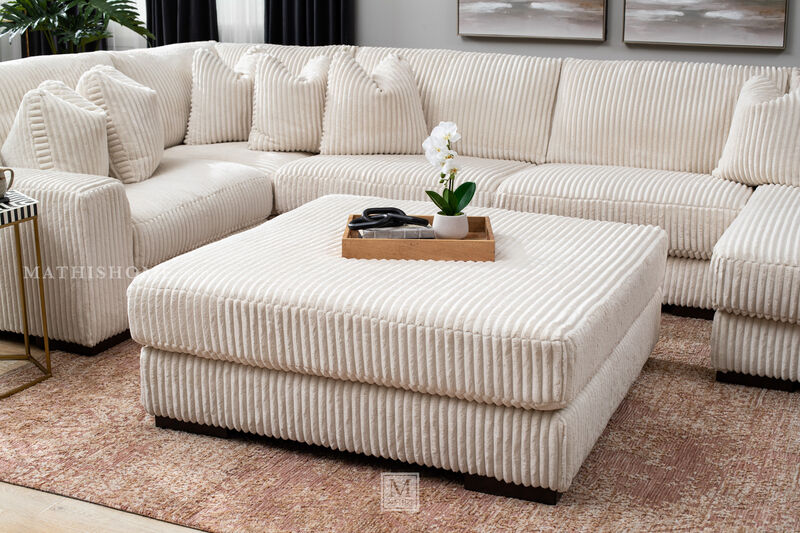 Lindyn Living Room Set in Ivory