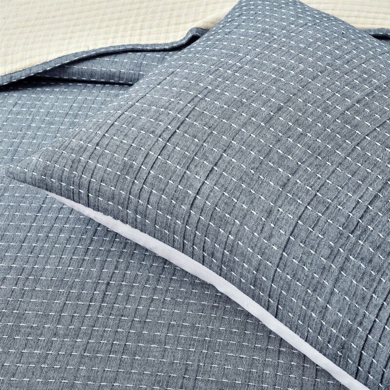 Hivvago King Size 3 Piece Reversible Woven Cotton Quilt Set in Navy Cream
