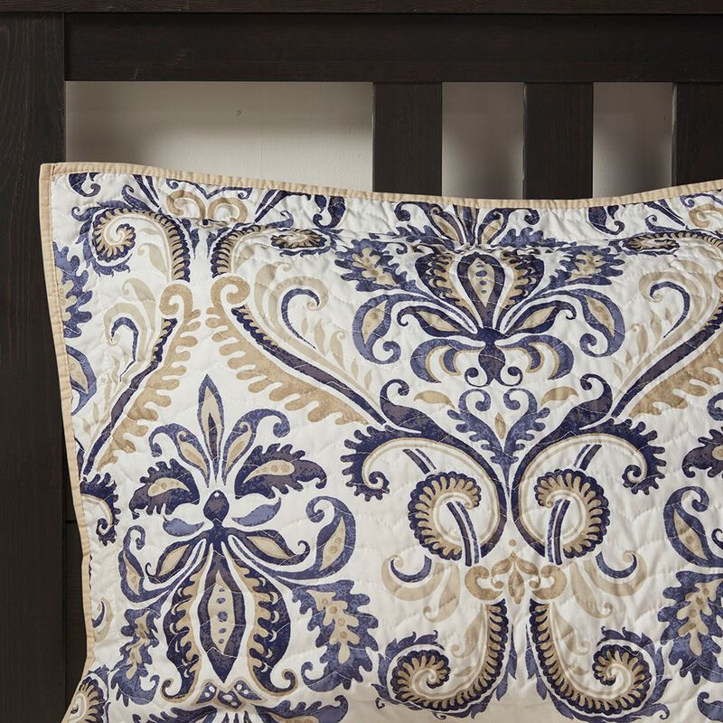 Gracie Mills Vito 6-Piece Modern Reversible Quilt Set with Coordinating Throw Pillows