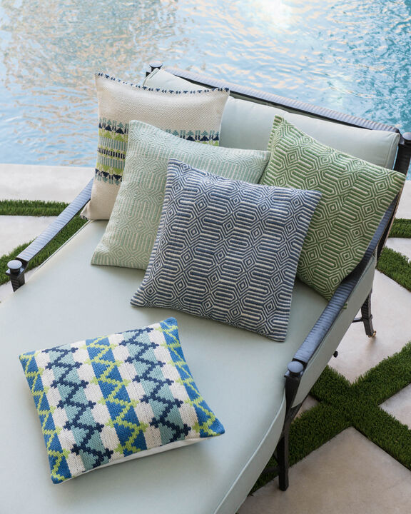 P0339 Green/Ivory 22"x22" Down Pillow