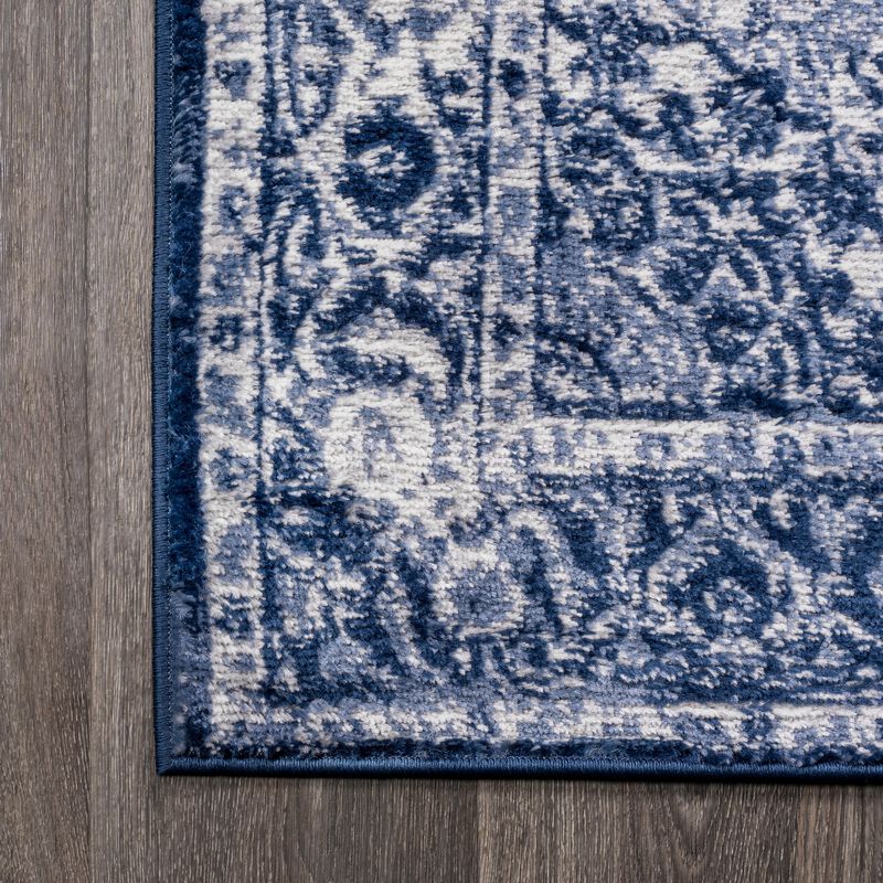 Kelly Rosalia Cottage Medallion Area Rug