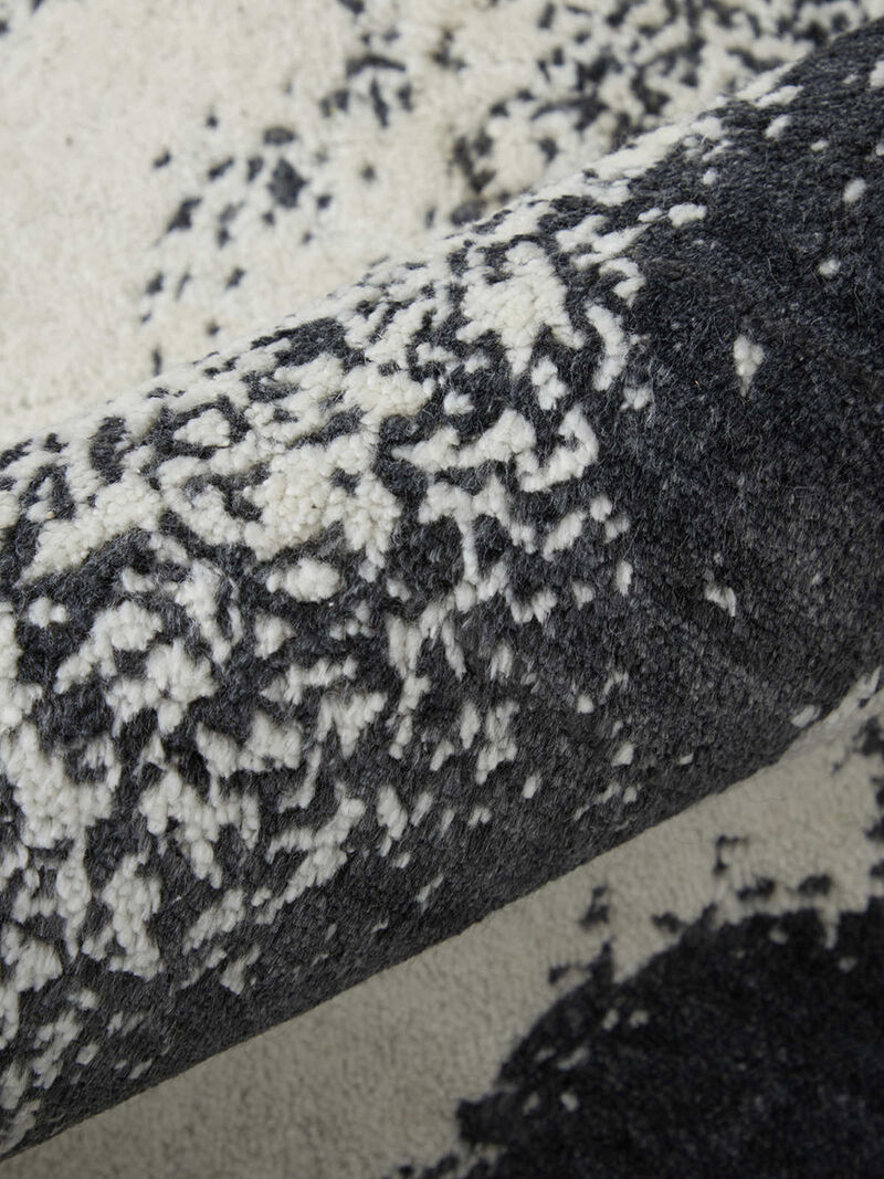 Coda 8930F 3'6" x 5'6" Black/White Rug