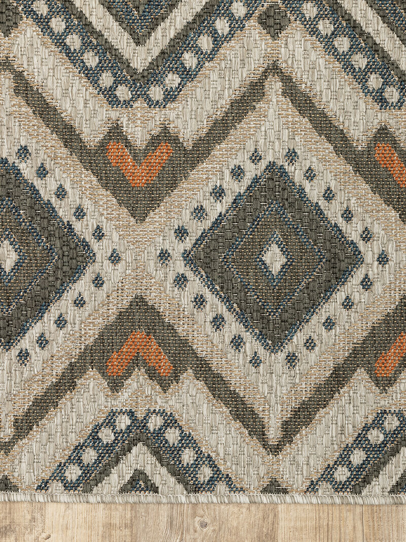 Latitude 3'3" x 5' Grey Rug