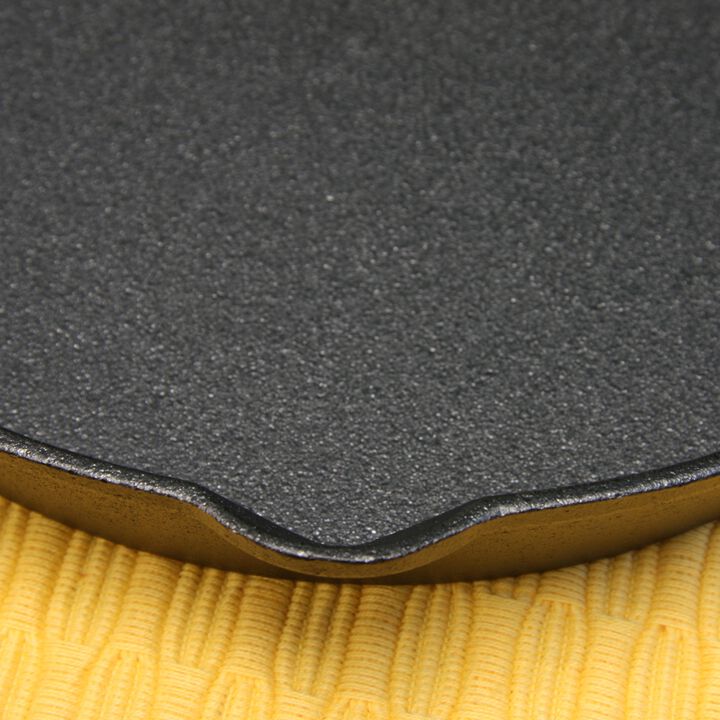 General Store Addlestone 10 in. Preseasoned Round Cast Iron Frying Pan