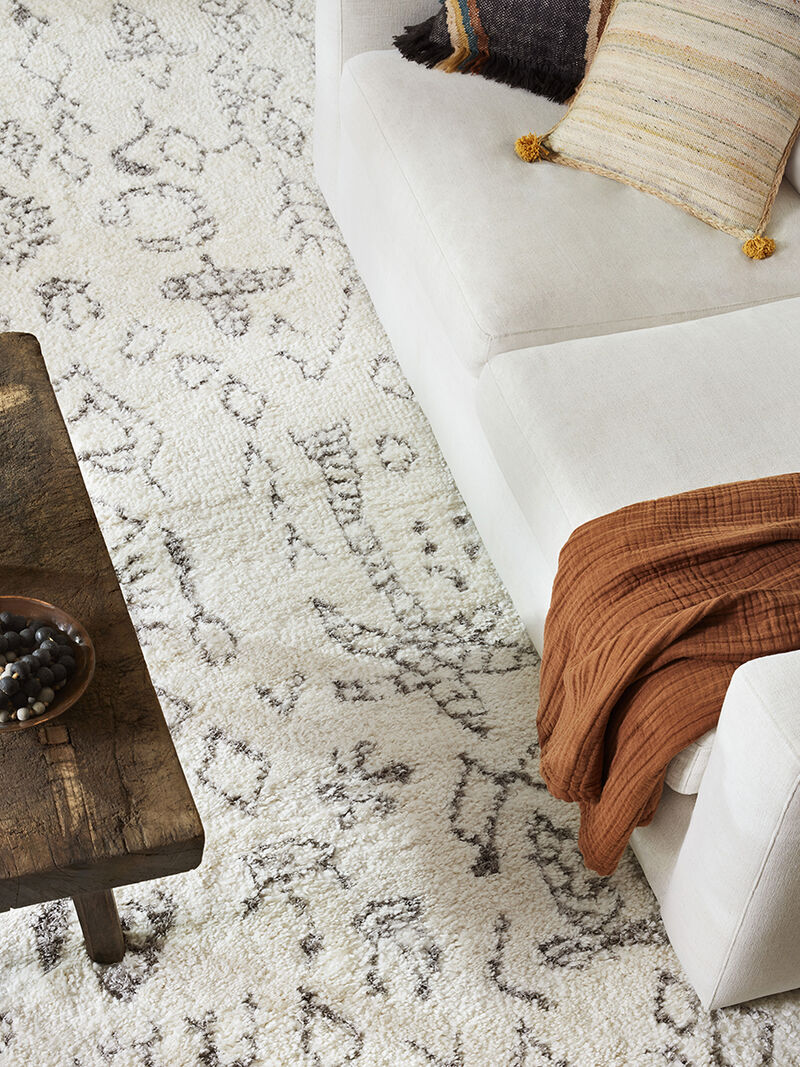 Ronnie RON03 Ivory/Charcoal 18" x 18" Sample Rug