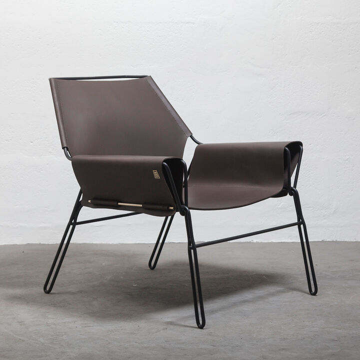 PERFIDIA_02 Leather Sling Lounge Chair by ANDEAN