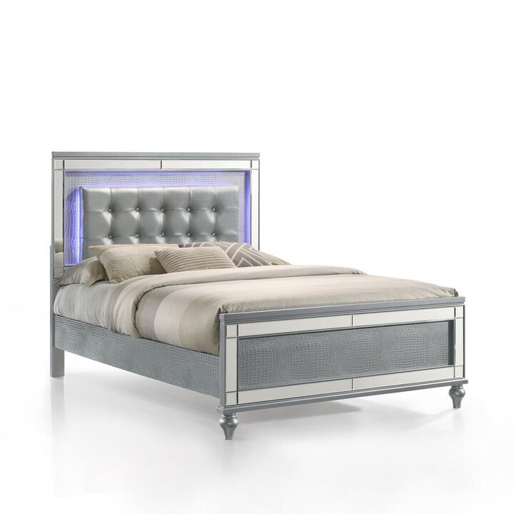 New Classic Furniture Furniture Contemporary Solid Wood 4/6 Full Bed in Silver