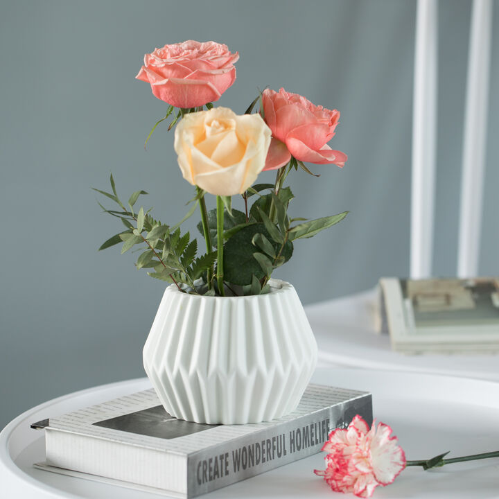 Uniquewise 4-In Geometric White Ceramic Table Vase - Modern Bohemian and Minimalist Decorative Centerpiece for Weddings, Dining & Living Rooms, Offices and Interior Design Accessories