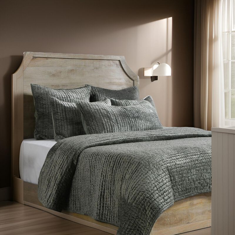 Lipa 96 x 108 Handmade King Quilt with Polyfill and Cotton Binding-Benzara