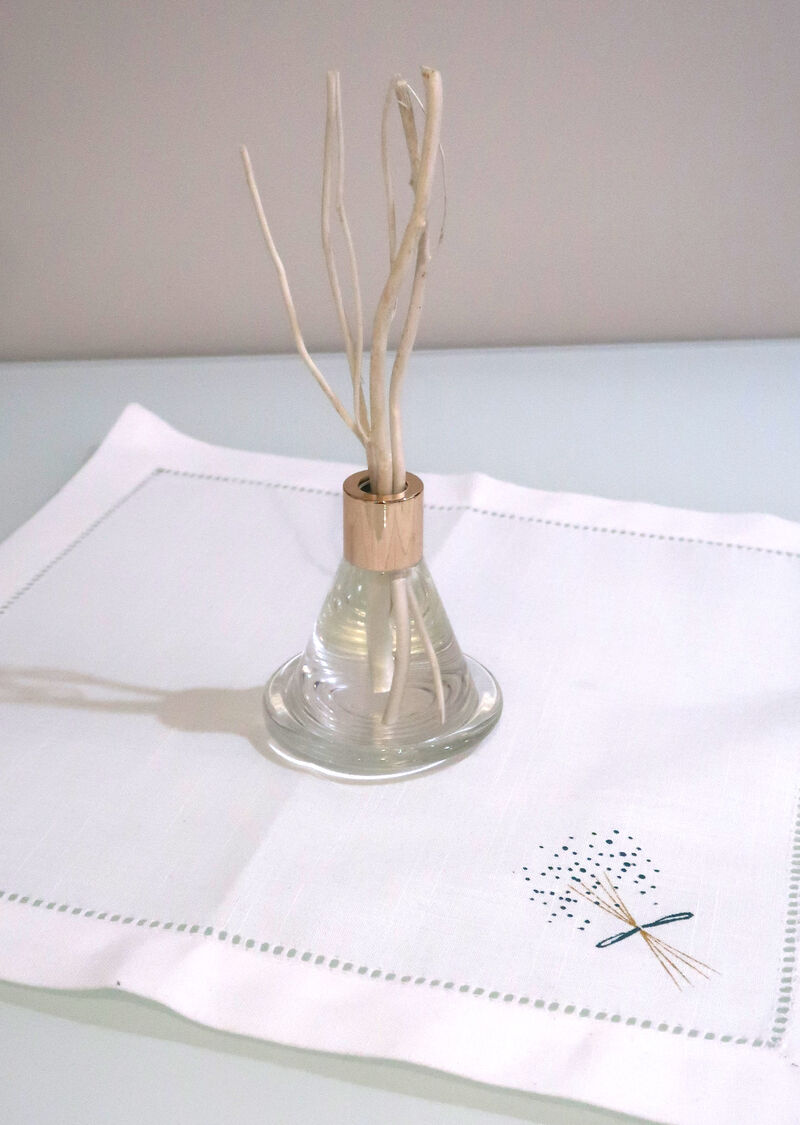Clear Cone Shaped Reed Diffuser With Tray, "Zen Tea" Scent