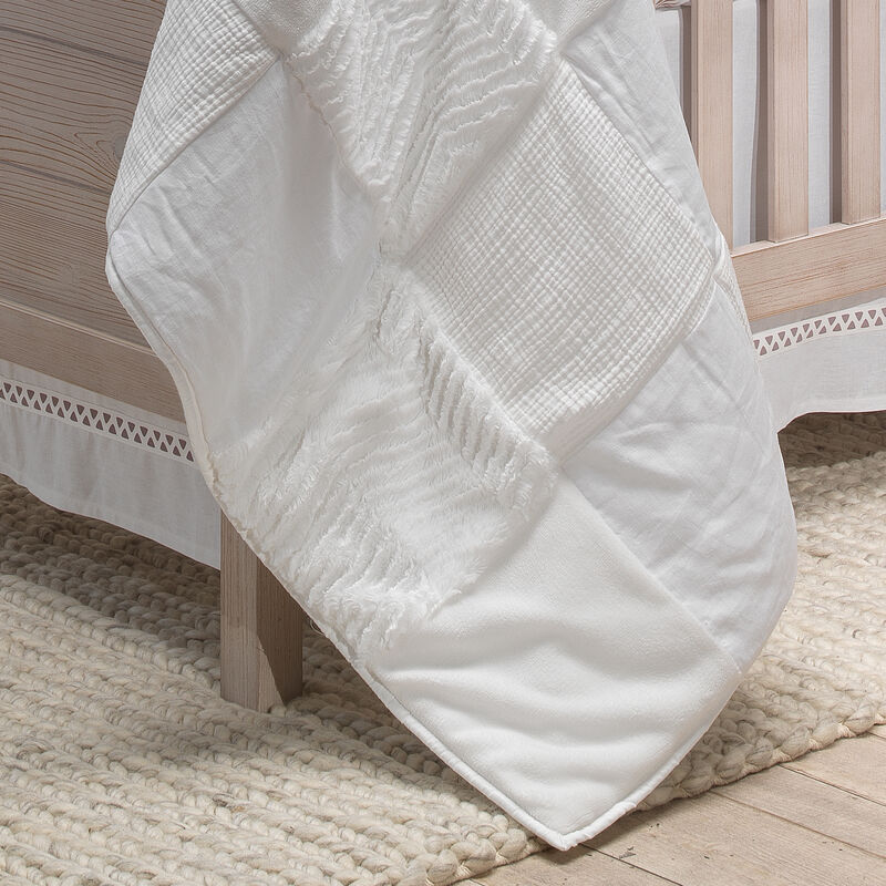 Lambs & Ivy Signature White Luxury Textured Patchwork Crib/Toddler Quilt