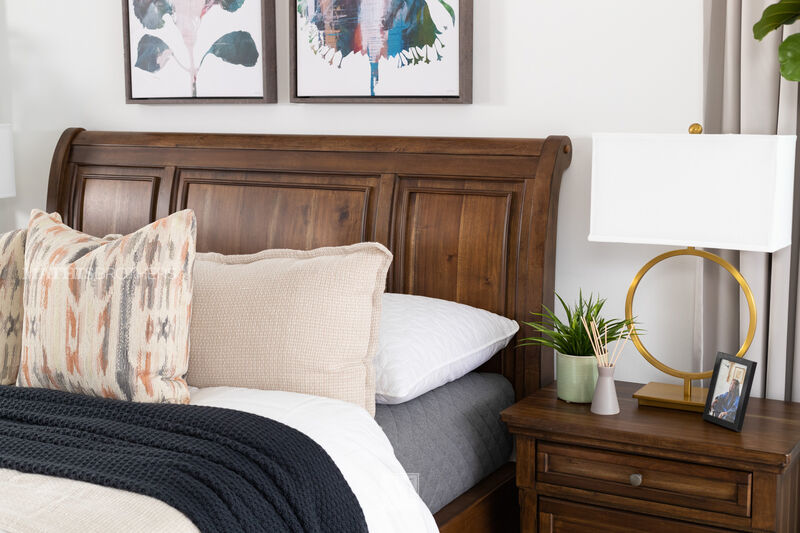 Flynnter Queen Bedroom Suite