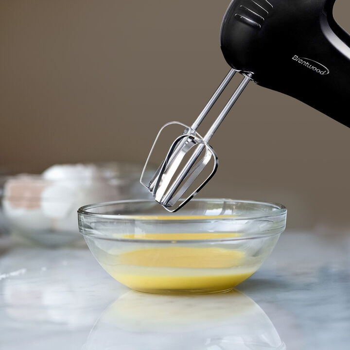 Brentwood 5-Speed Hand Mixer in Black