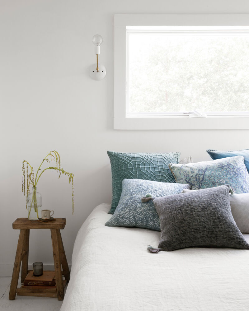 P0567 Grey 18"x18" Pillow
