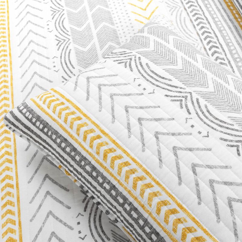 Hivvago King Scandinavian Grey/Yellow/White Chevron Stripe Reversible Cotton Quilt Set