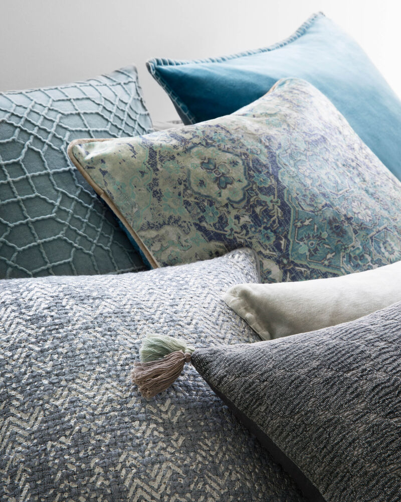 P0567 Grey 18"x18" Pillow