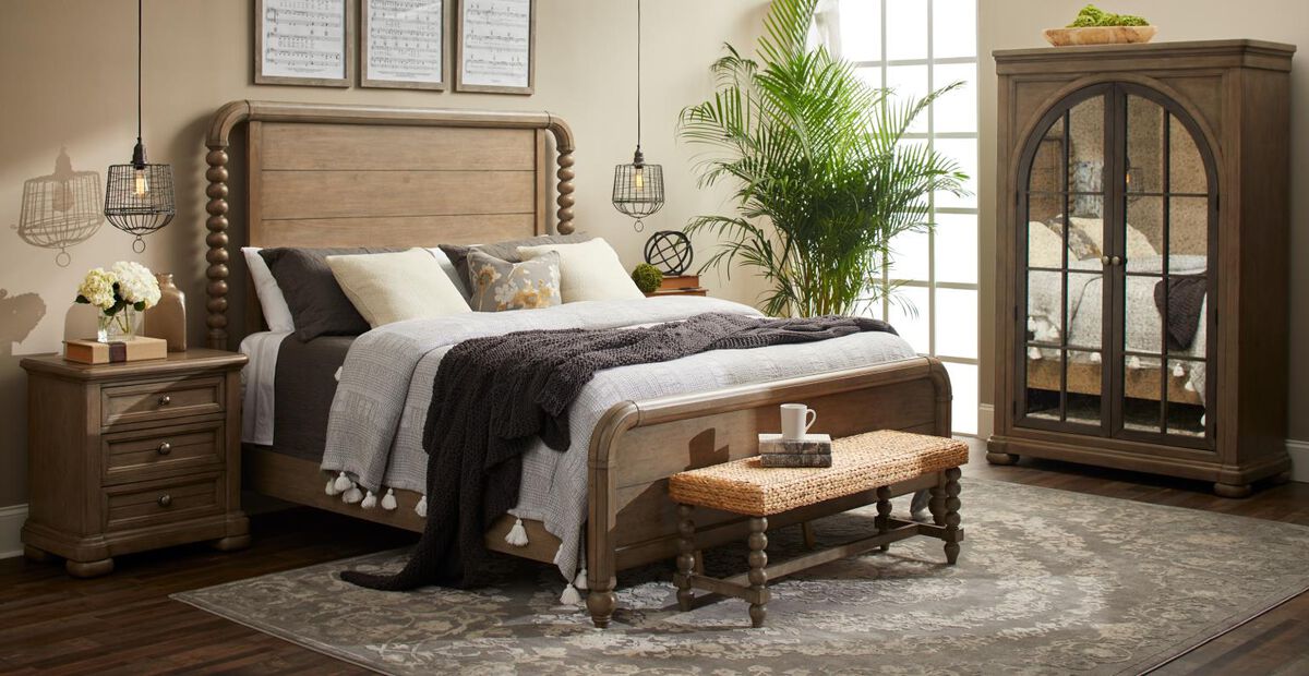 Panel Post Bed, Queen