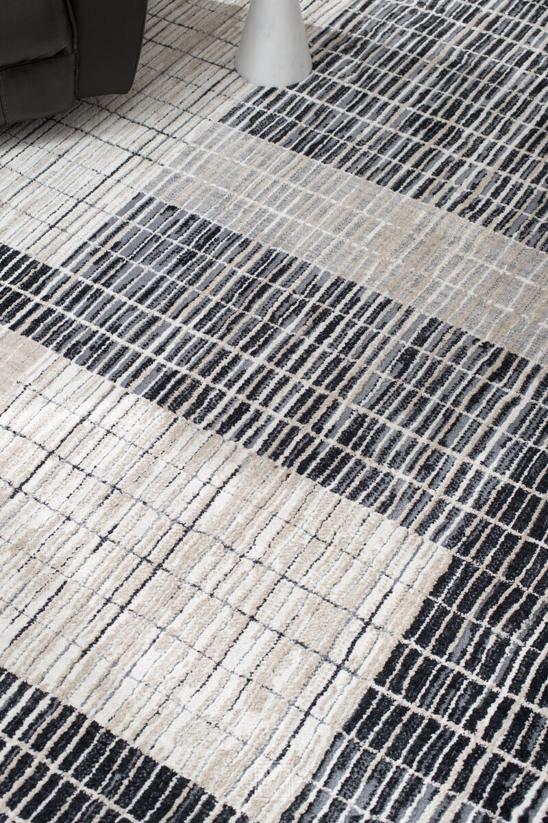 Vanguard Resolute 5'3" x 7'10" Rug