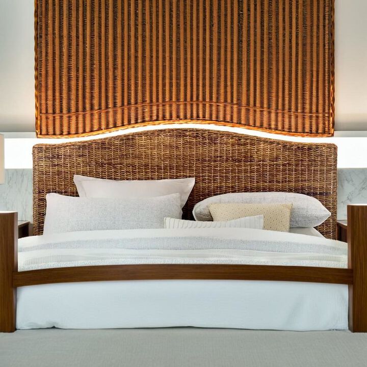 FurniFact Elegant Brown King Size Headboard with Coastal Design for a Stylish Bedroom